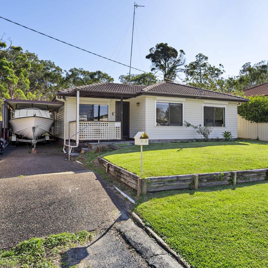 LAKESIDE LIVING WITH COMFORT & PRACTICAL SPACE - Photo 1