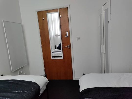 3 Bed Flat, The Study, M6 - Photo 1