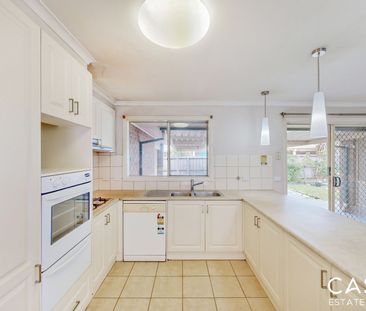 5 Sinatra Way, Cranbourne East - Photo 2
