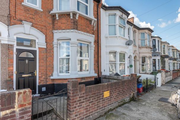 Guide Price £2,600 pcm - Available Now - Part Furnished - Photo 1