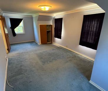 For Lease - 23 Yongeview Avenue, Richmond Hill, Ontario - Photo 2