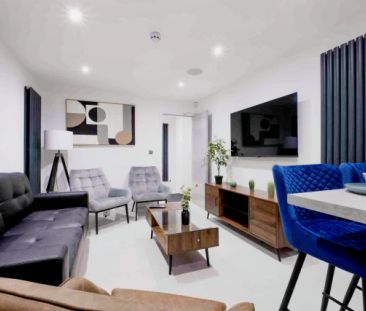 6 Beds 5 Baths - Photo 1