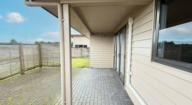 Family Living with Lake Views in Nukuhau - Photo 1