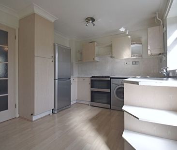 Simons Close, Basingstoke - Photo 4
