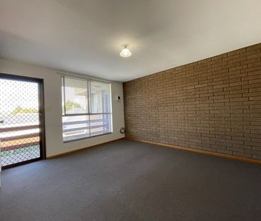 Low-Maintenance One-Bedroom Unit in Quiet Location - Photo 6