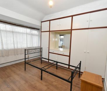 5 bedroom end of terrace house to rent - Photo 2