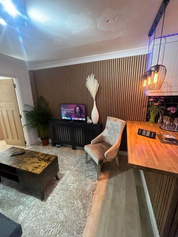 Room in a Shared House, Disraeli Gardens, LS11 - Photo 3