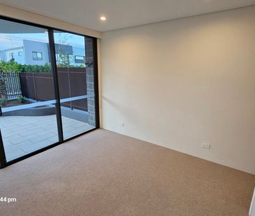 Stunning ground floor unit in the heart of Shell Cove Marina! - Photo 4