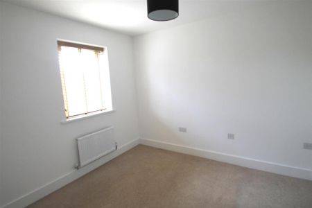 3 bedroom end of terrace house to rent - Photo 4