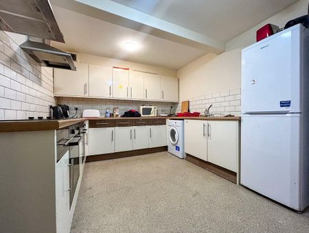 Double Room To Let - HP12 - Photo 4