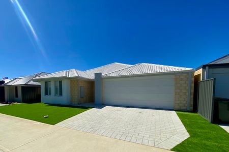 STUNNING BRAND NEW FAMILY HOME - MORE PHOTO'S COMING SOON! - Photo 4