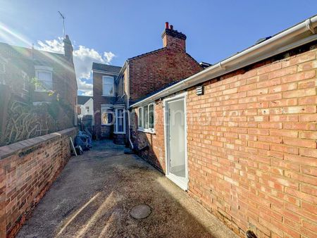 5 bedroom semi-detached house to rent - Photo 5