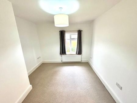 4 bedroom detached house to rent - Photo 4