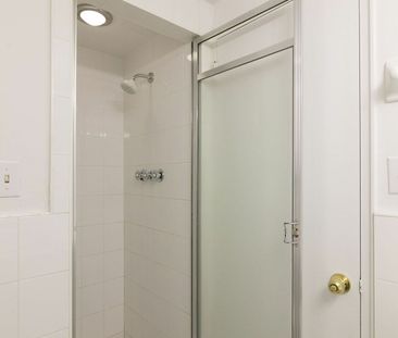 3555 Cote-des-Neiges Road, Montréal, QC - Photo 6