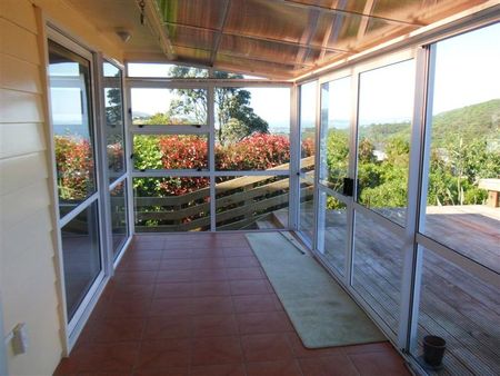 WELL PRESENTED IN KELSON - Photo 2