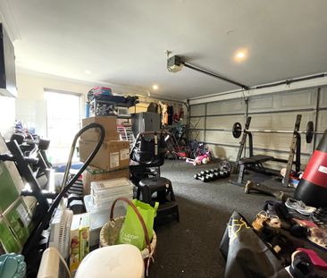 Brick and tile House with 3 Bedrooms in Flat Bush - Photo 4