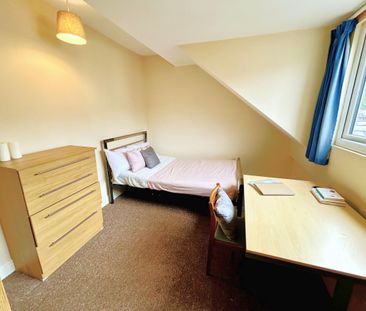 4 bedroom terraced house to rent - Photo 3