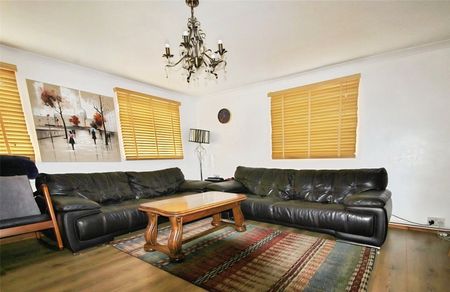 Lane Close, Addlestone, Surrey, KT15 1SP - Photo 2