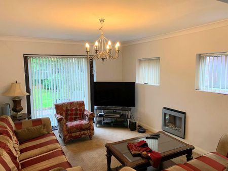4 bedroom detached house to rent - Photo 2