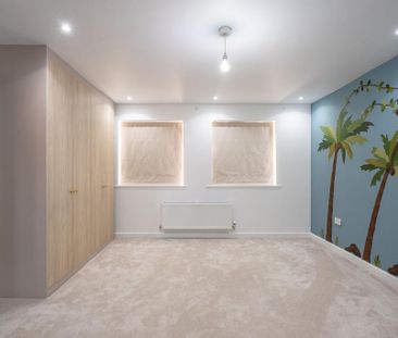 4 bedroom detached house to rent - Photo 3