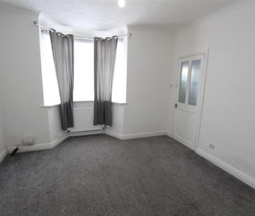 3 bedroom end of terrace house to rent - Photo 1