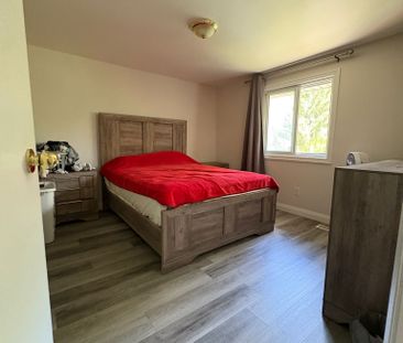 For Lease - 32 Elvira Crescent Unit# Main & 2nd, London South, Ontario - Photo 4