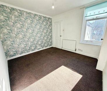 2 bedroom end of terrace house to rent - Photo 5