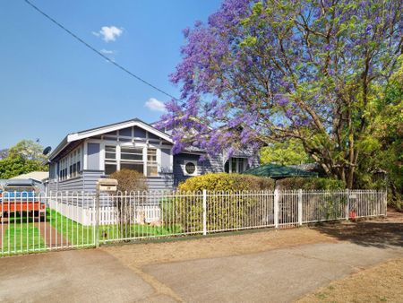 CHARMING SPACIOUS HOME CLOSE TO TOWN - Photo 4