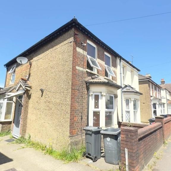 4 bedroom semi-detached house to rent - Photo 1