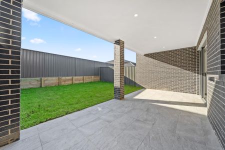 Stunning 4 Bedroom Duplex - Photo 5