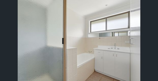 Beautiful 3-Bedroom Home with City & Water Views - Prime Sandy Bay Location - Photo 1