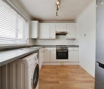 2 bedroom end of terrace house to rent - Photo 3