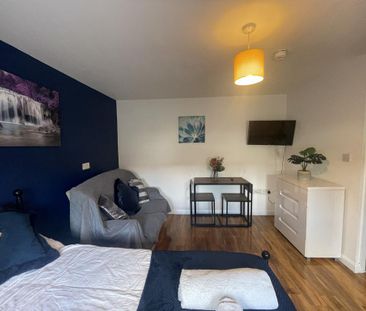 1 bedroom in a house share to rent - Photo 3