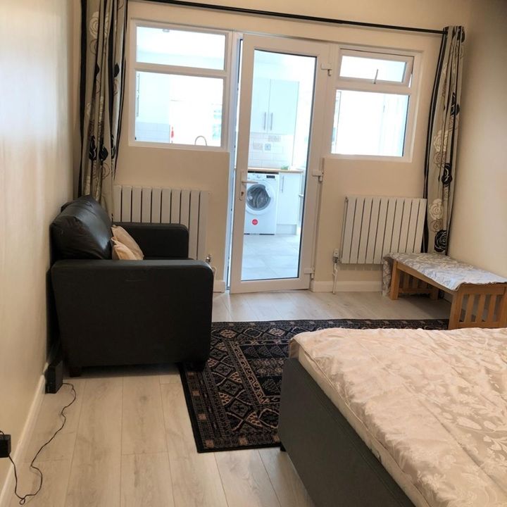 Studio Flat, Brigstock Road, CR7 - Photo 1