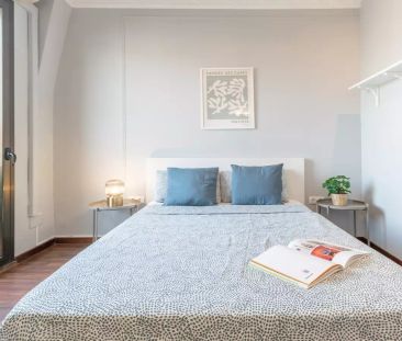 Room in a shared 9-bedroom apartment for rent in l'Antiga Esquerra de l'Eixample, perfect for professionals and students - Photo 3