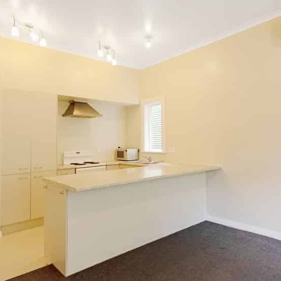 Super spacious downstairs 5-bedroom flat - Photo 1