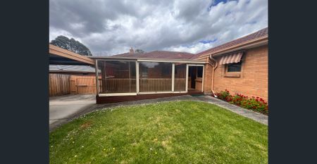 Comfortable Three-Bedroom Home in a Convenient Location - Photo 5