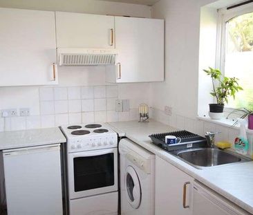 Isabella Close, Southgate, N14 - Photo 4