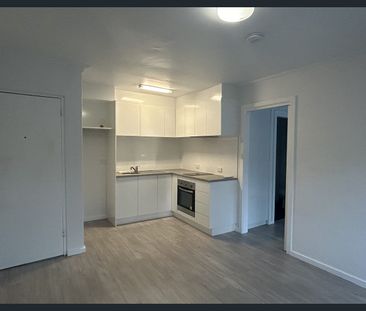 Top floor unit - Great location - Photo 2