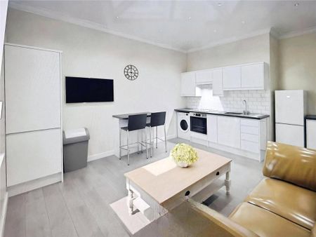 2 bedroom flat to rent - Photo 2