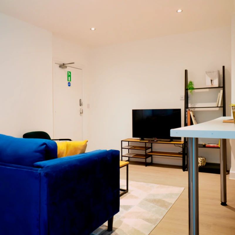 5 Bedroom House - Photo 1