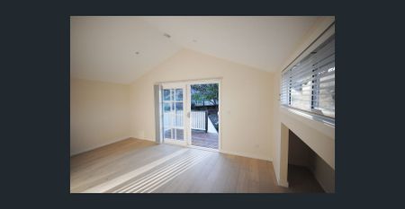 Tastefully designed 1 bedroom apartment with off-street parking - Photo 5