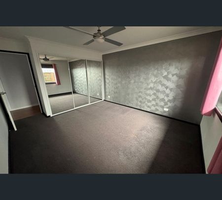 4 Saxon Street, Cameron Park, NSW 2285 - Photo 5