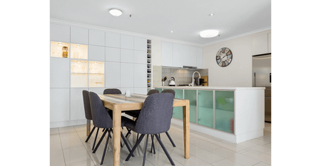 Superb apartment,large and full of natural light with Tennis Court, Pool and Gym. - Photo 2