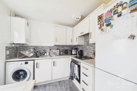 2 bedroom semi-detached house to rent - Photo 4