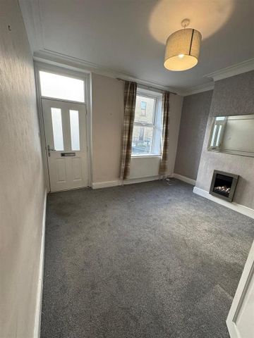4 bedroom terraced house to rent - Photo 2