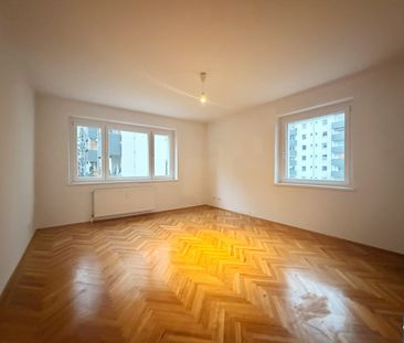 Großzügige 4-Zimmer-Wohnung mit sonniger Loggia/Balkon! - Foto 2