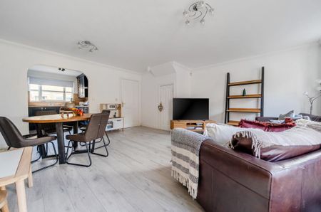 3 bedroom semi-detached house to rent - Photo 3