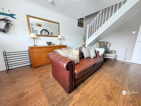 2 bedroom semi-detached house to rent - Photo 3