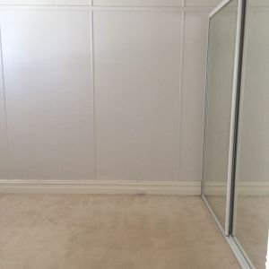 For Rent - One Bedroom Semi House with Parking - Photo 2